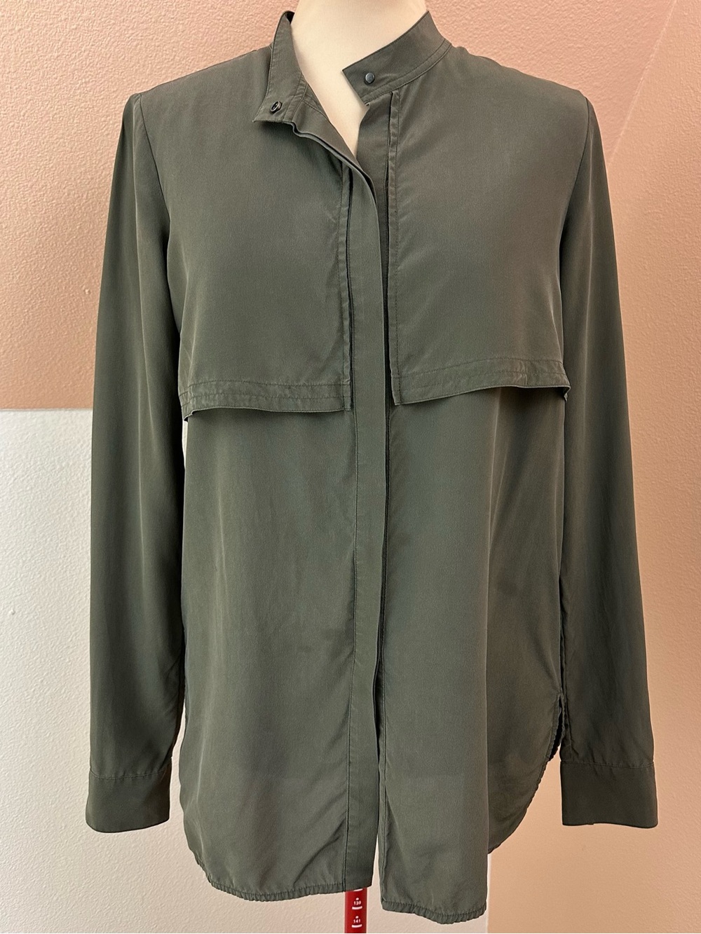 Vince 100% Silk Button Front Blouse Top Women's M Military Green Career Office